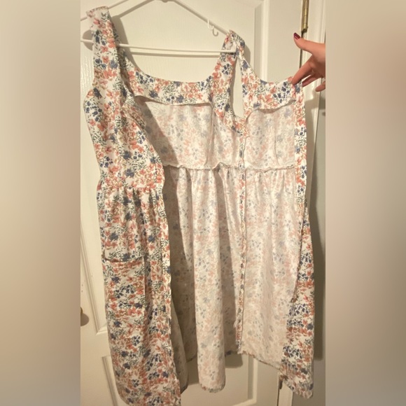 Button-up Floral Dress with Pockets - Picture 5 of 13